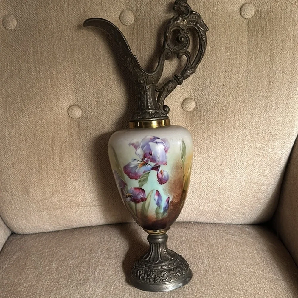 15” ANTIQUE TALL VICTORIAN EWER PITCHER URN W/IRIS GRIFFIN HEAD HANDLE